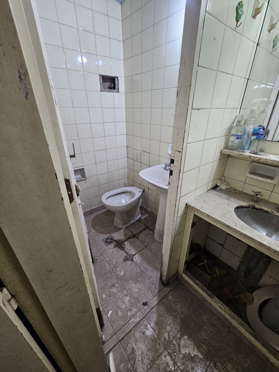 Local a Reciclar con sótano y entrepiso en el corazón de Retiro PB 44M2 - 9