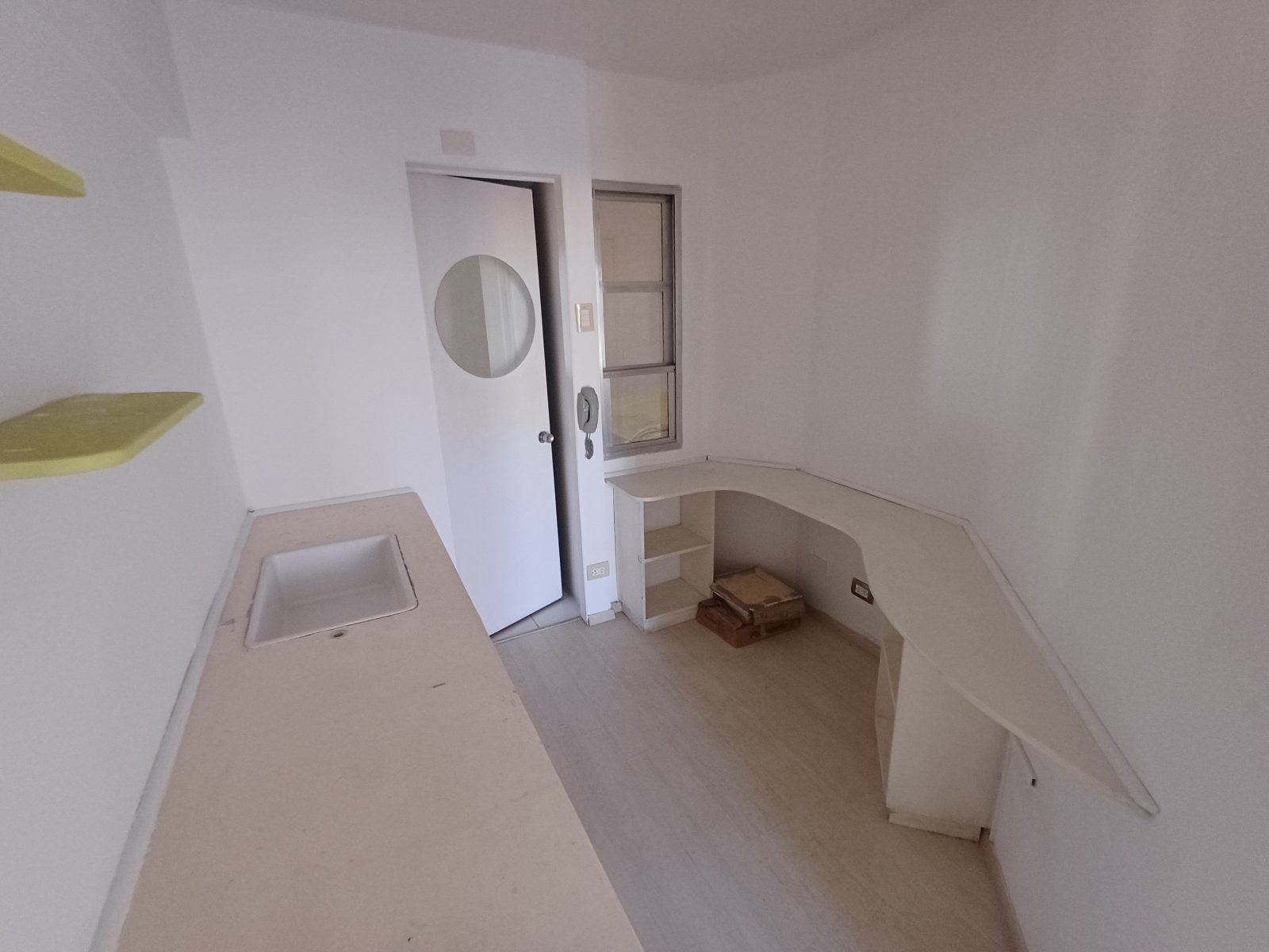 Alquiler Moderna Oficina con excelente ilumunación, cocina y baño privado, Monserrat. - 17