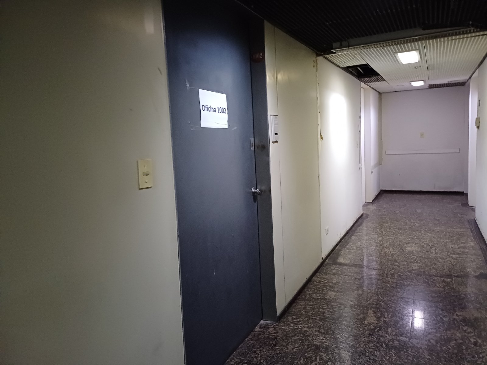 Alquiler Moderna Oficina con excelente ilumunación, cocina y baño privado, Monserrat. - 23