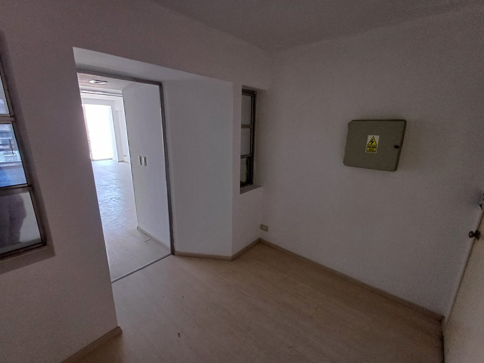 Alquiler Moderna Oficina con excelente ilumunación, cocina y baño privado, Monserrat. - 7