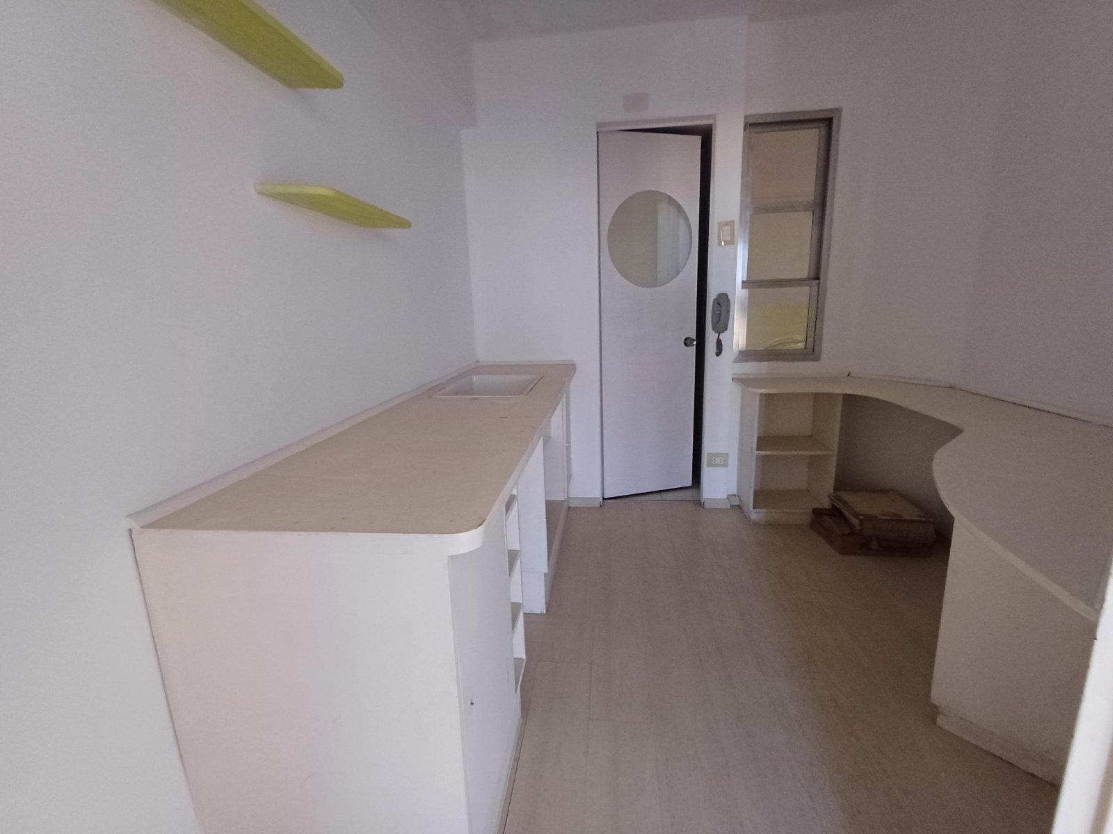 Alquiler Moderna Oficina con excelente ilumunación, cocina y baño privado, Monserrat. - 14