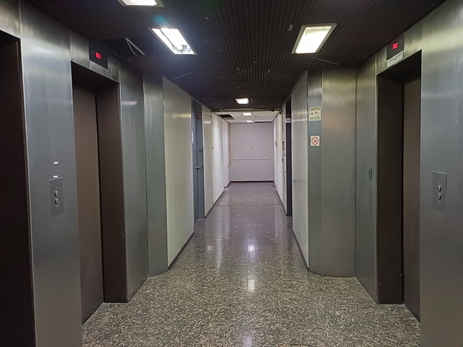 Alquiler Moderna Oficina con excelente ilumunación, cocina y baño privado, Monserrat. - 20