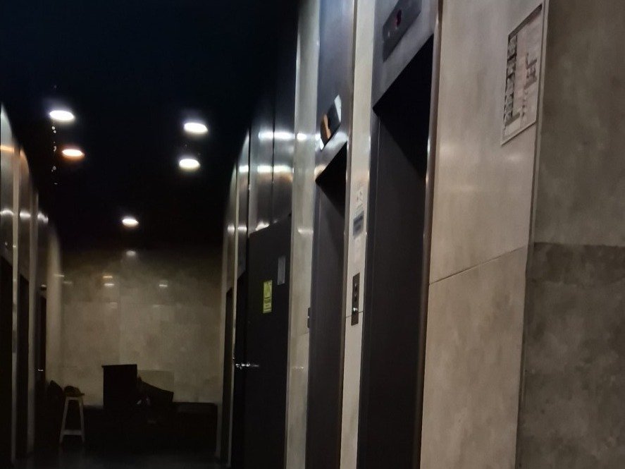 Alquiler Moderna Oficina con excelente ilumunación, cocina y baño privado, Monserrat. - 24