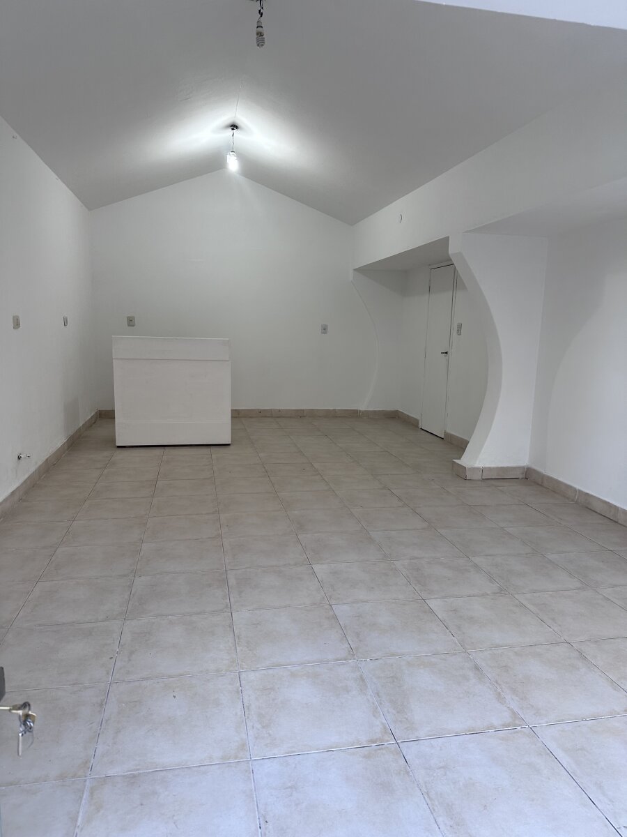 ALQUILER LOCAL COMERCIAL EN FUNES - 8