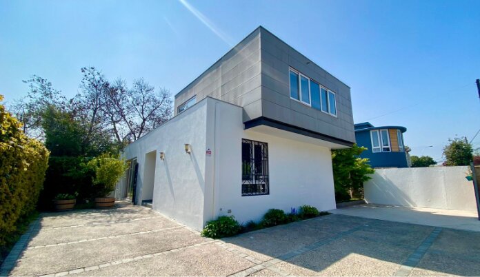 UF 19.800 Magnifica casa 2 pisos, 4D/4B, piscina, barrio residencial y excelente conectividad.
