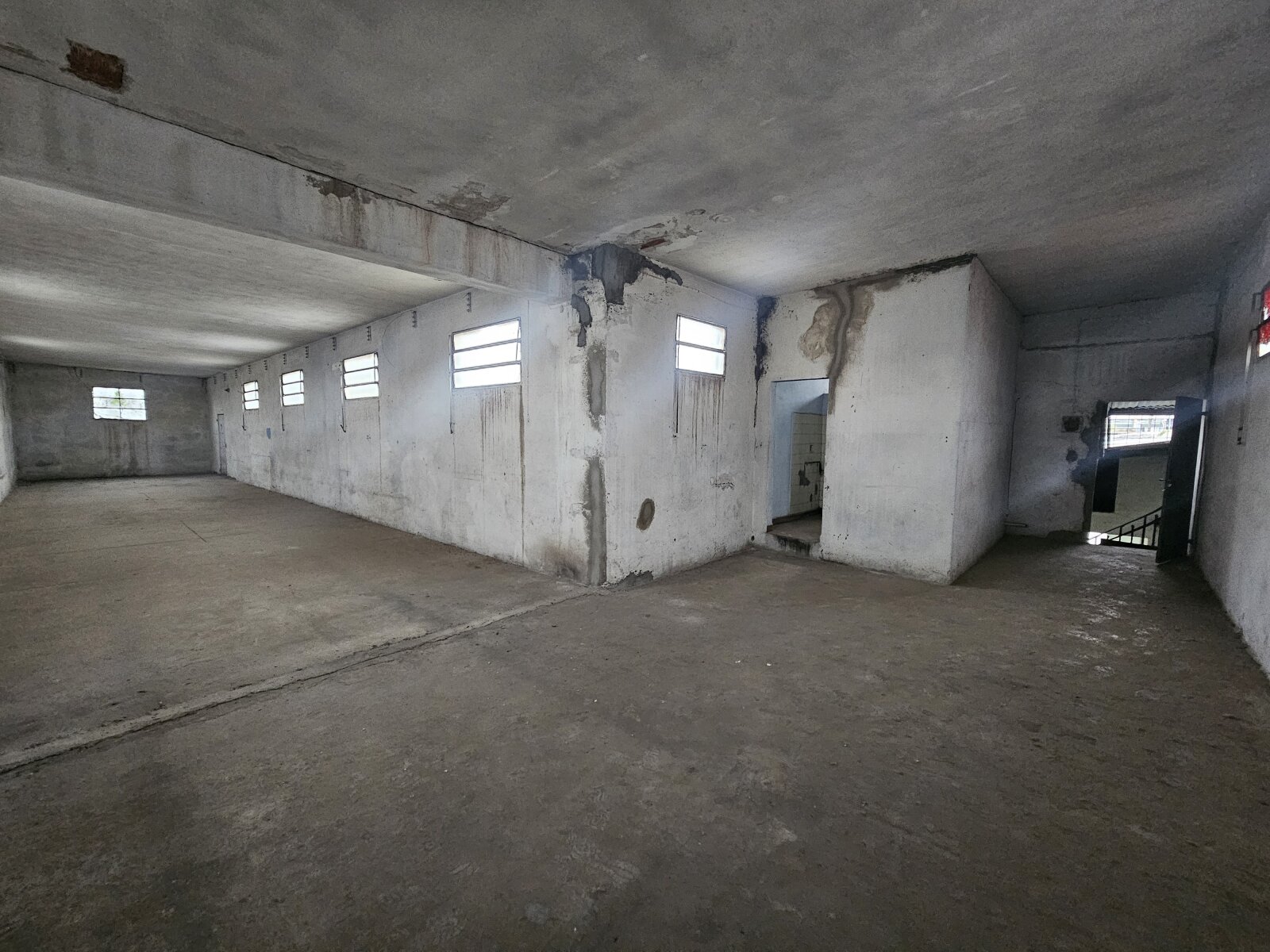Terreno de 840m² con gran galpón en Av Madrid - 5