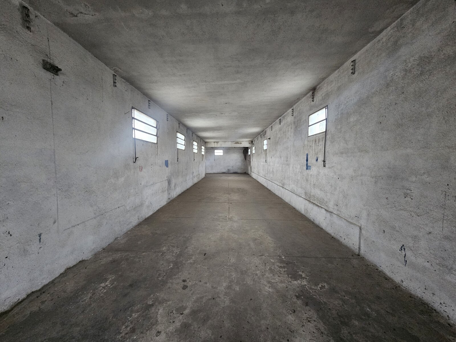 Terreno de 840m² con gran galpón en Av Madrid - 6