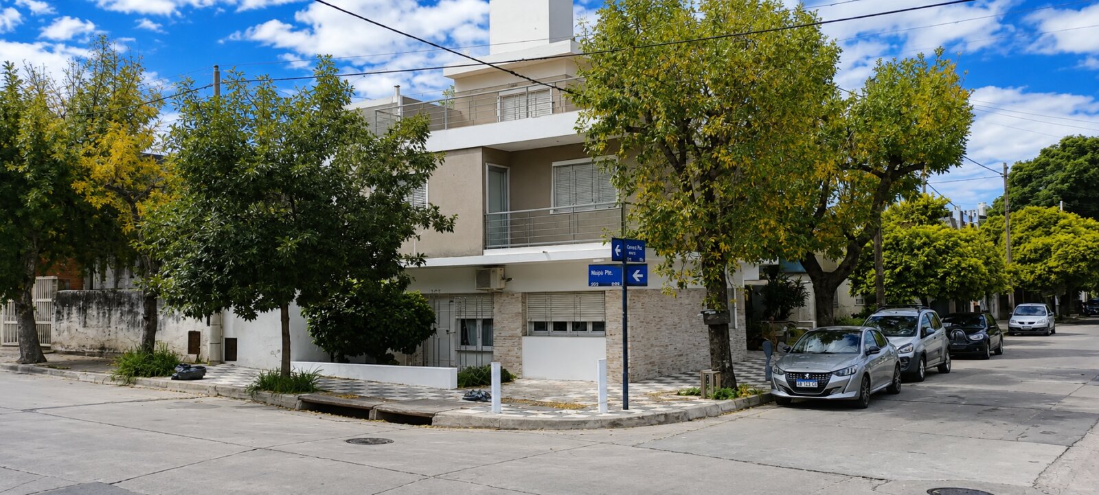 VILLA CABRERA - CASA Y DEPARTAMENTO EN VENTA 3 Y 2 DORMITORIOS. - 1