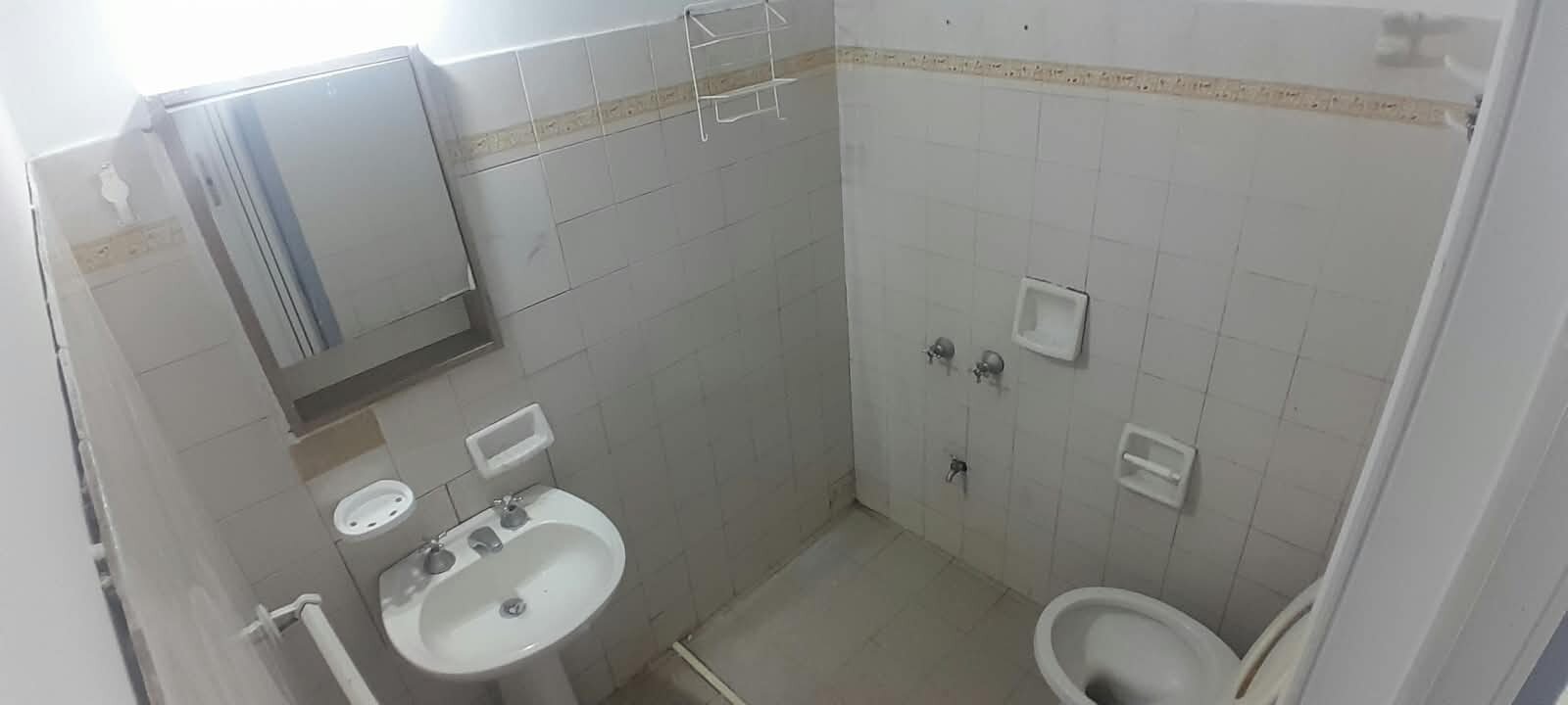 CASA DE 2 DORMITORIOS CON COCHERA INGRESO COMPARTIDO - 13