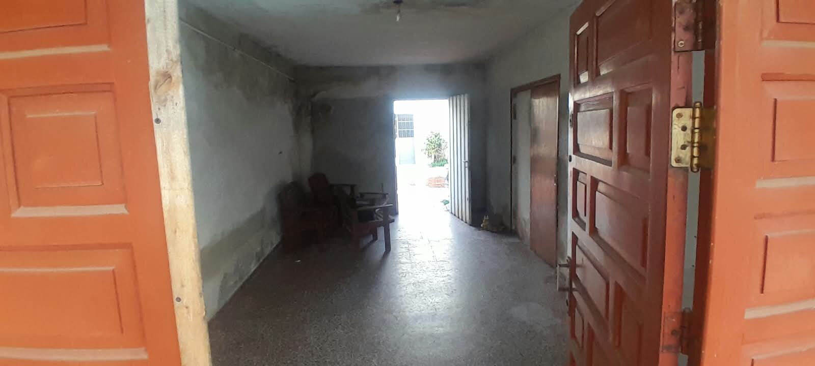 CASA DE 2 DORMITORIOS CON COCHERA INGRESO COMPARTIDO - 1