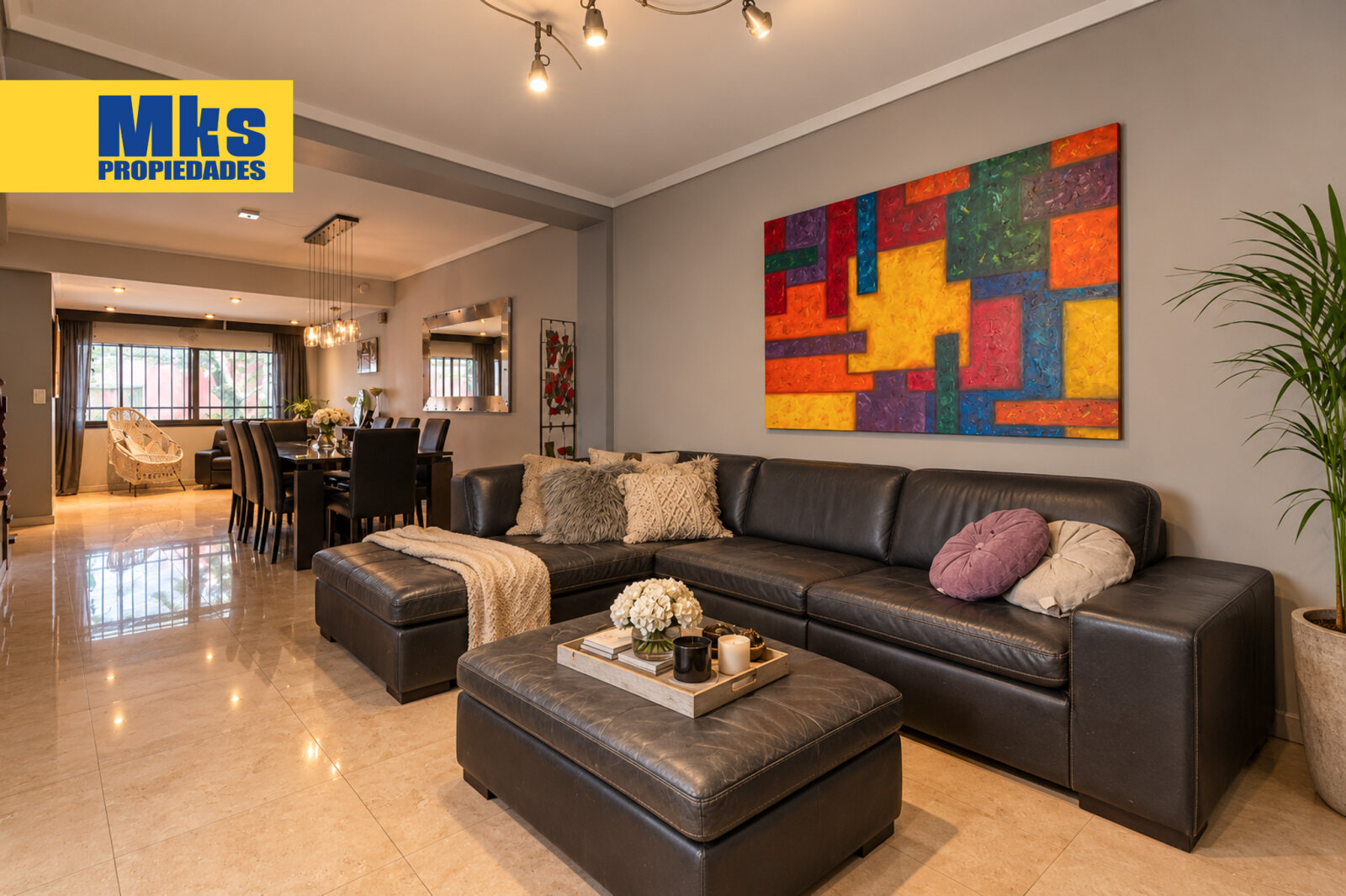 Excelente casa en venta. 5 ambientes. Patio, terraza c/parrilla y garage. Barracas.