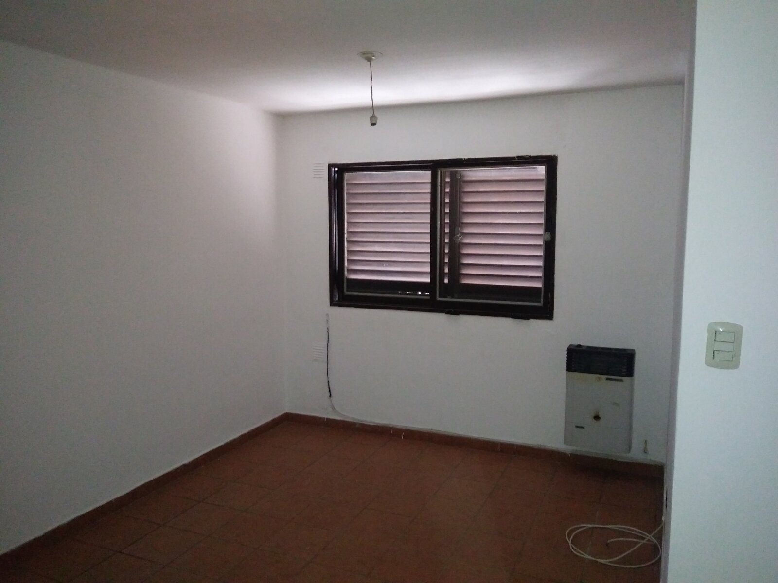 ALQUILO DPTO 2D PISO ALTO FRENTE PLAZA BARRIO SAN MARTIN CORDOBA - 4