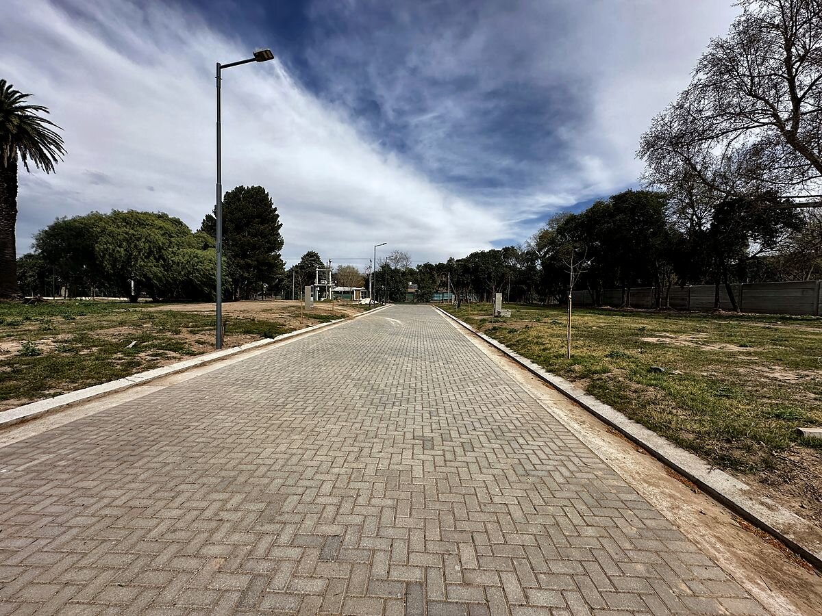 Lote 361 m² apto dúplex, frente al este, en La Calandria II · Mza 28 Lt 15 — foto 3