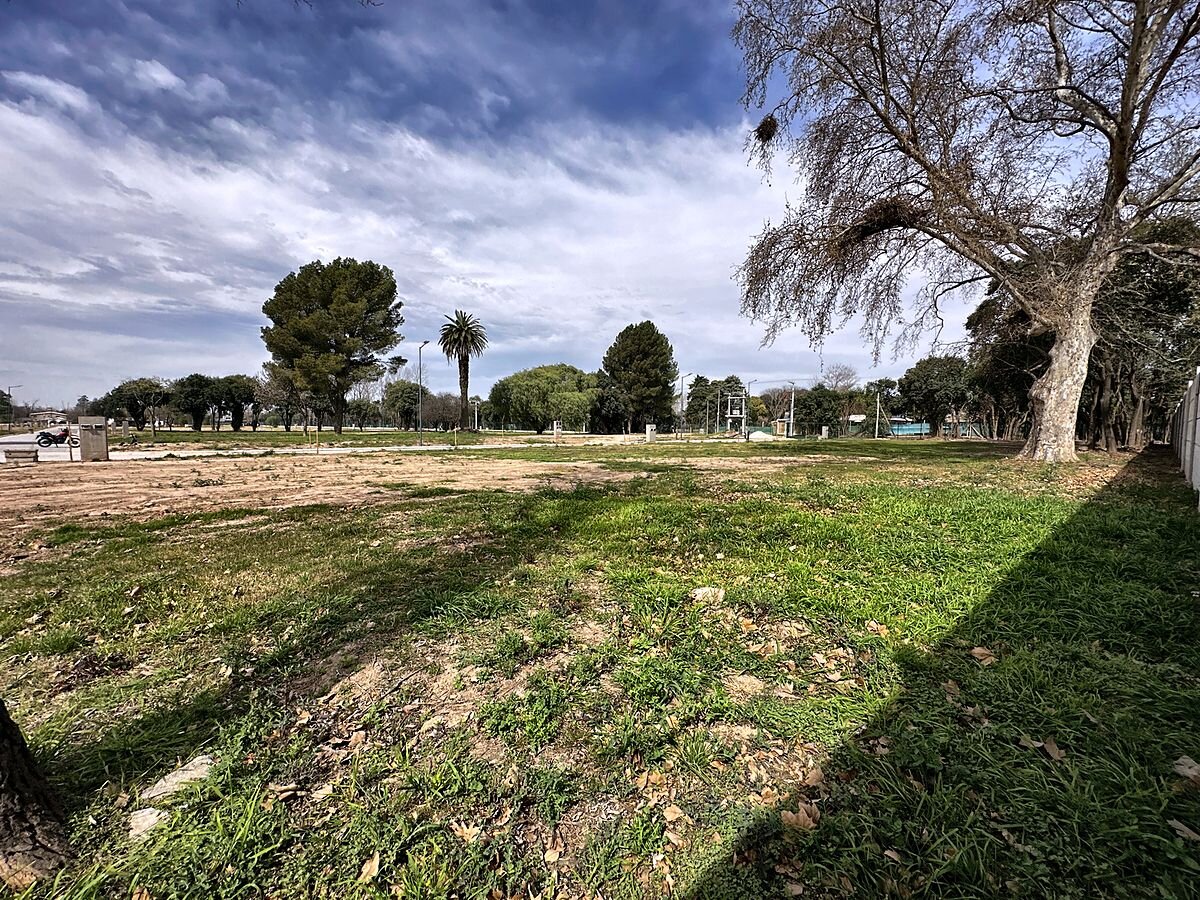 Lote 360 m² apto dúplex, frente al este, en La Calandria II · Mza 28 Lt 14 — foto 2
