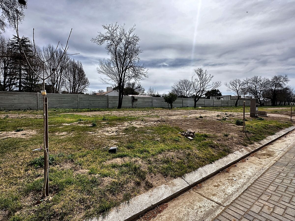 Lote 360 m² apto dúplex, frente al este, en La Calandria II · Mza 28 Lt 14 — foto 3