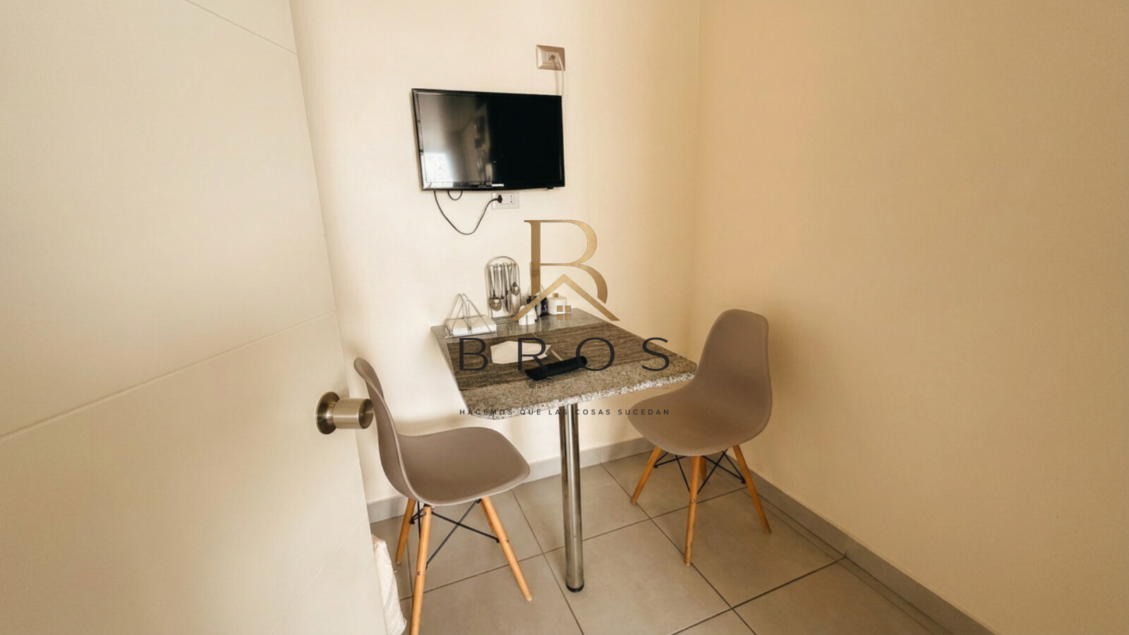 Exclusiva ubicación full amoblado 2D2B + Est y Bodega foto 18