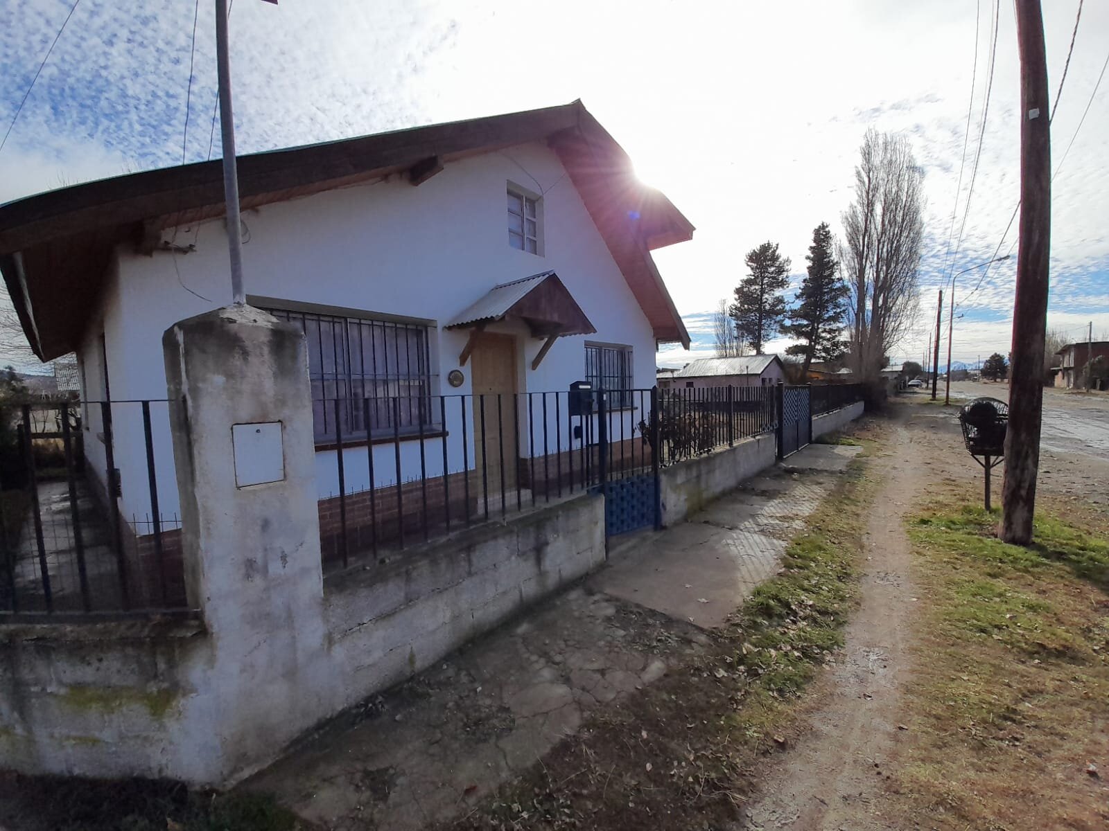 Casa en Esquina de 2 Plantas con Amplio Parque sobre Terreno de 802 m² - El Maitén - 5