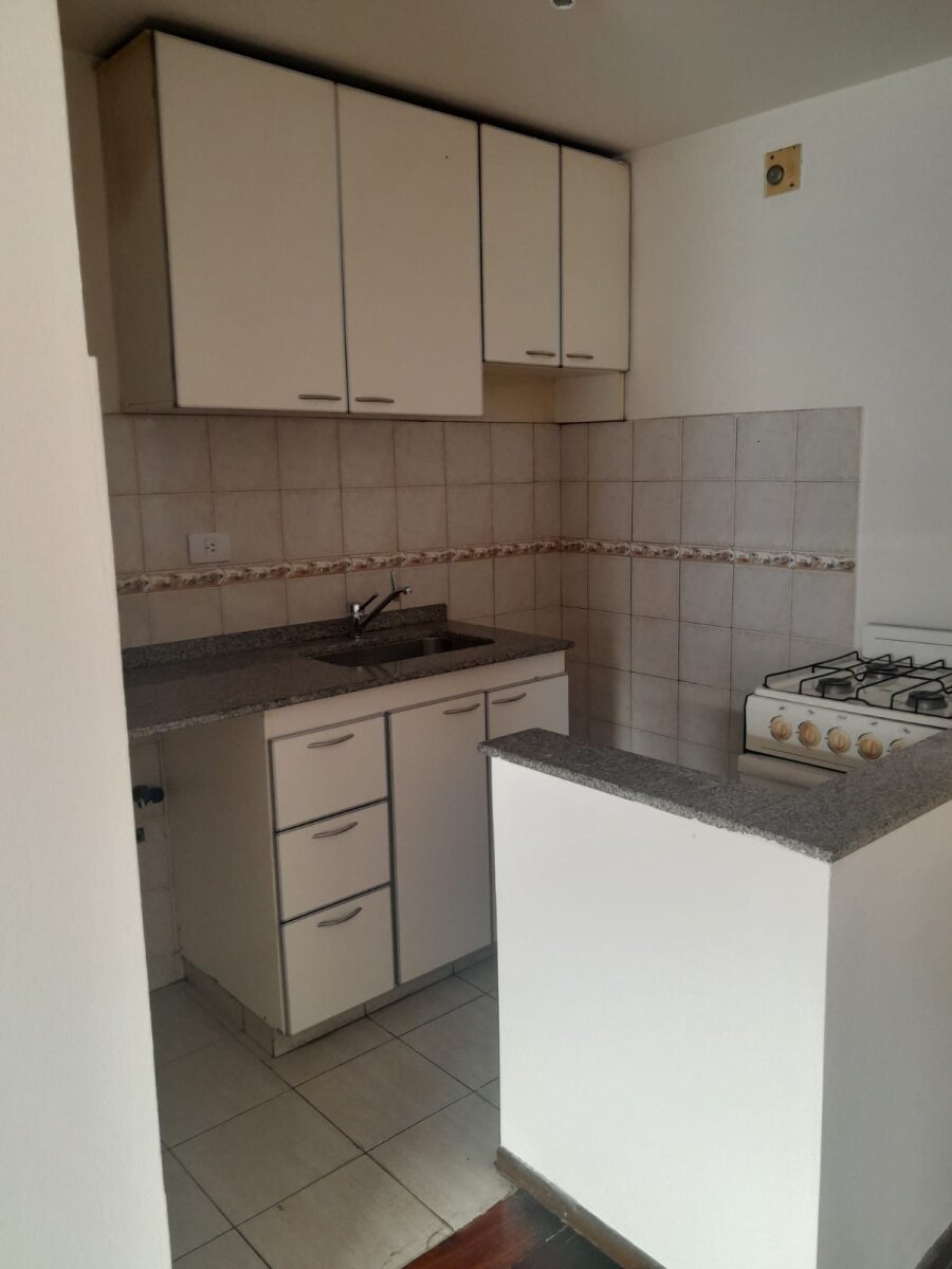 HERMOSO DEPARTAMENTO DE 1 DORMITORIO CON BALCÓN - 5