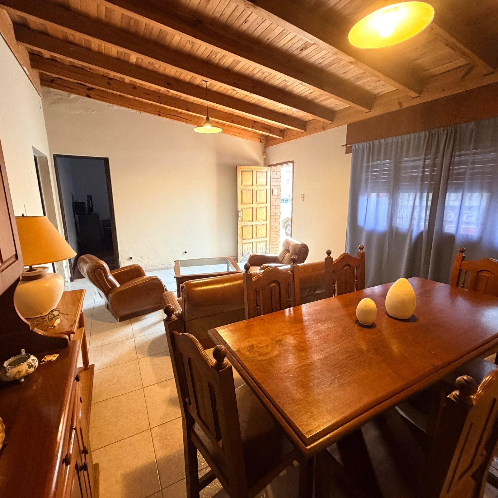 Casa 3 Dormitorios con 2 Patios y Cochera en La France | 2 Baños | Escritura — foto 3