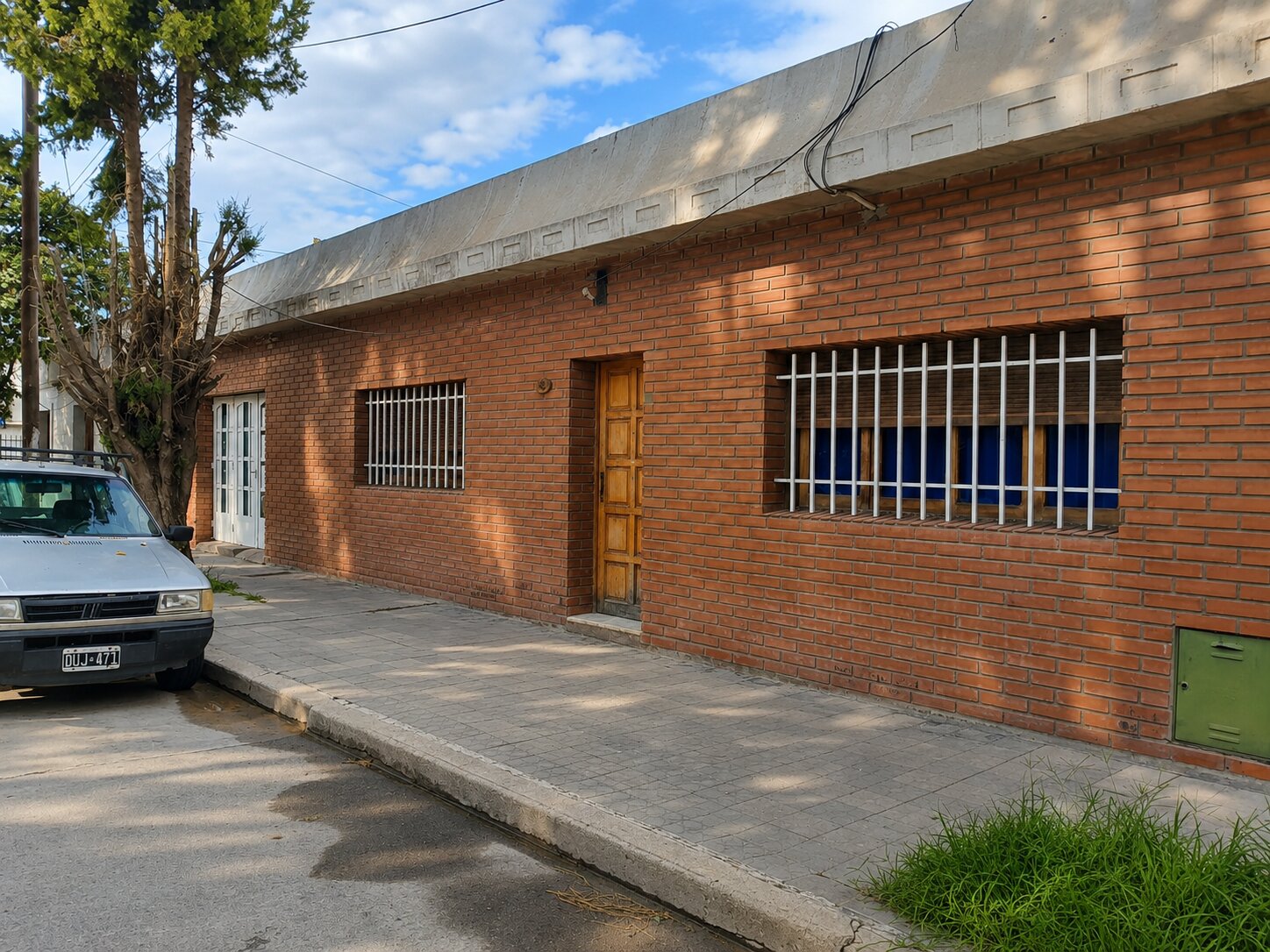 Casa 3 Dormitorios con 2 Patios y Cochera en La France | 2 Baños | Escritura - 1