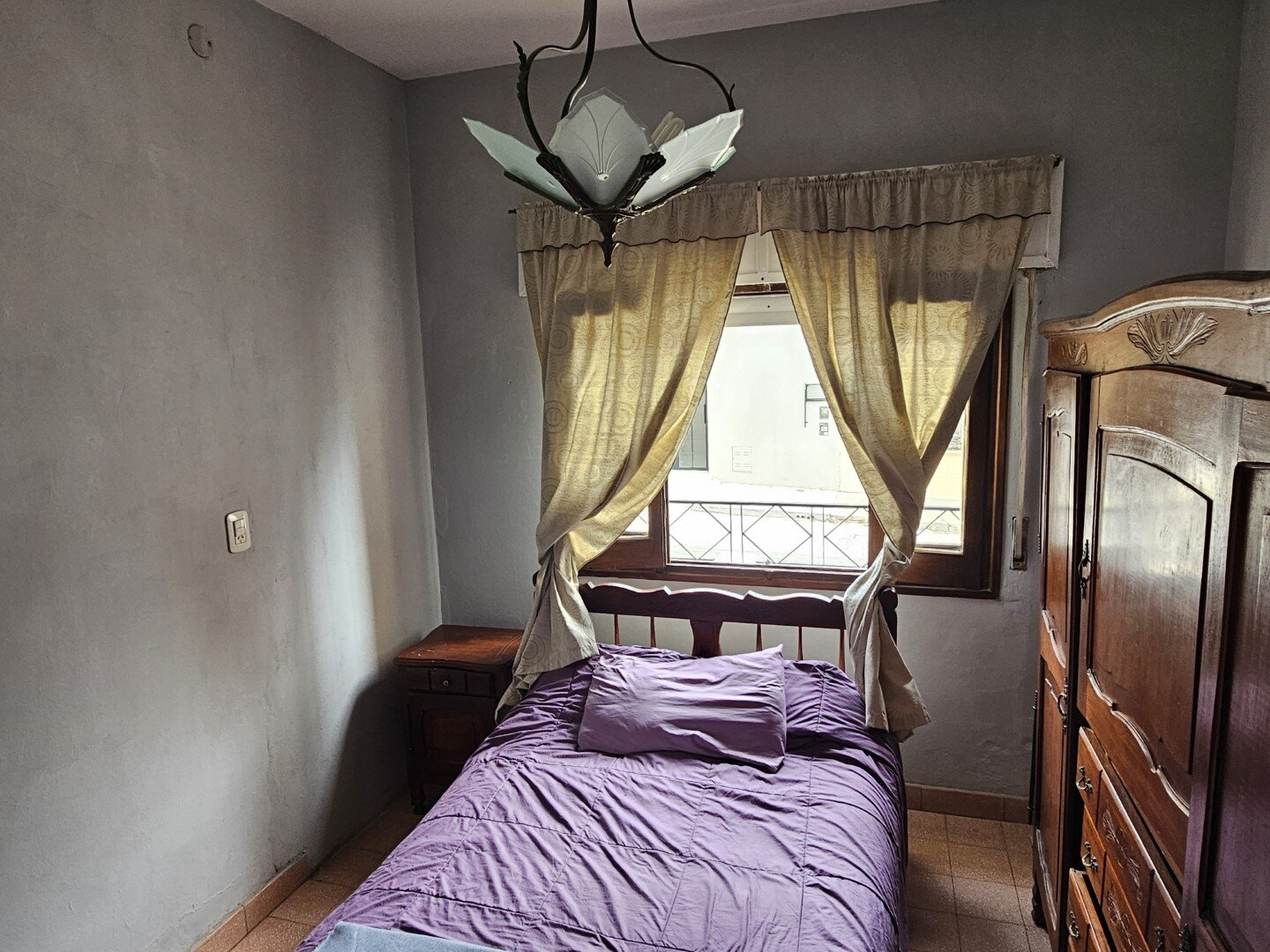 Casa 2 Dormitorios, estar, amplia cocina comedor y baño. Excelente ubicacion, todos los servicios. - 6