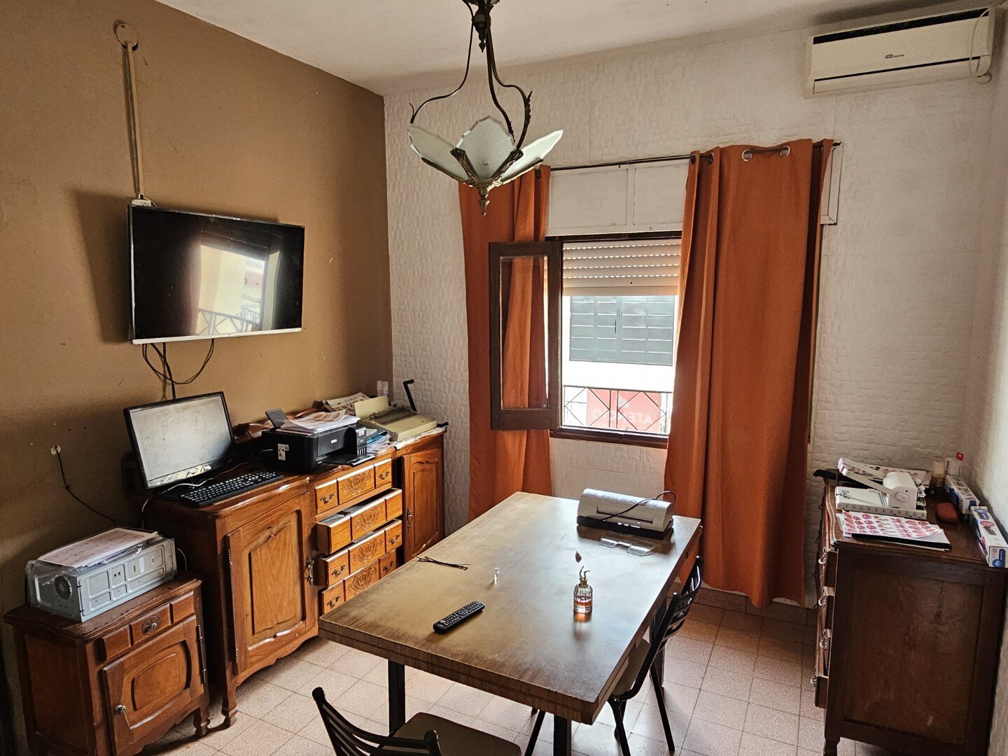 Casa 2 Dormitorios, estar, amplia cocina comedor y baño. Excelente ubicacion, todos los servicios. - 7