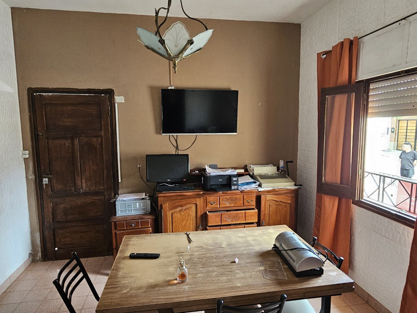 Casa 2 Dormitorios, estar, amplia cocina comedor y baño. Excelente ubicacion, todos los servicios. - 8