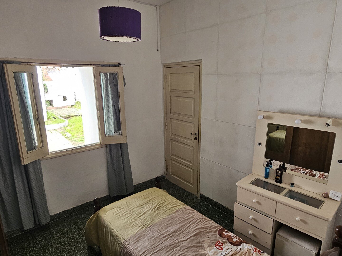 Casa 2 Dormitorios, estar, amplia cocina comedor y baño. Excelente ubicacion, todos los servicios. - 11