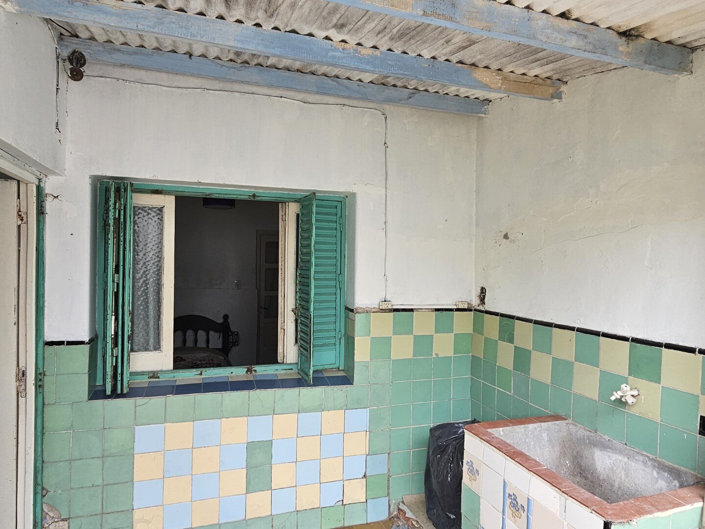 Casa 2 Dormitorios, estar, amplia cocina comedor y baño. Excelente ubicacion, todos los servicios. - 19