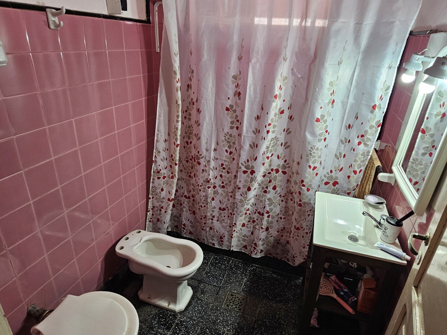 Casa 2 Dormitorios, estar, amplia cocina comedor y baño. Excelente ubicacion, todos los servicios. - 12