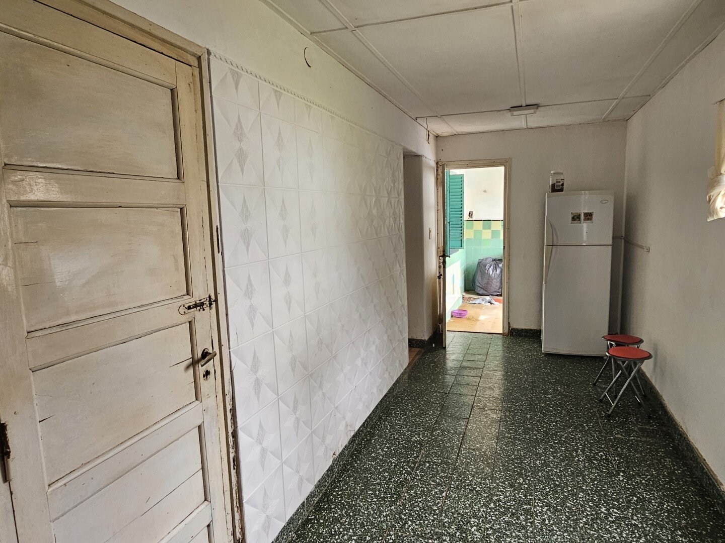 Casa 2 Dormitorios, estar, amplia cocina comedor y baño. Excelente ubicacion, todos los servicios. - 17