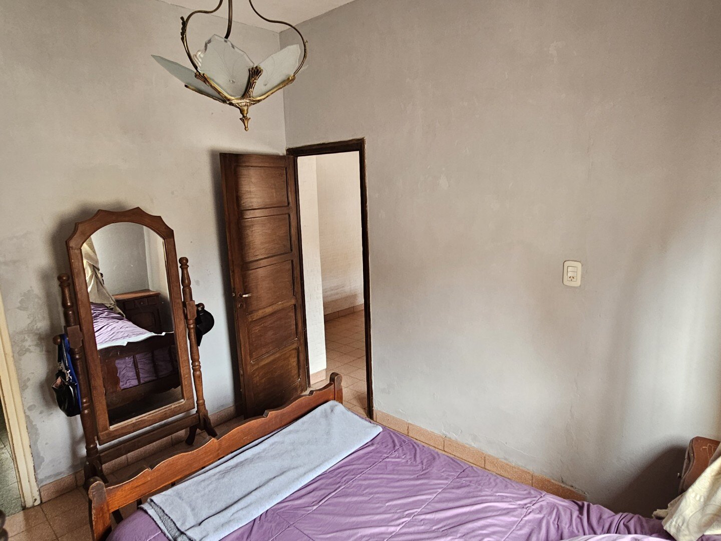 Casa 2 Dormitorios, estar, amplia cocina comedor y baño. Excelente ubicacion, todos los servicios. - 5