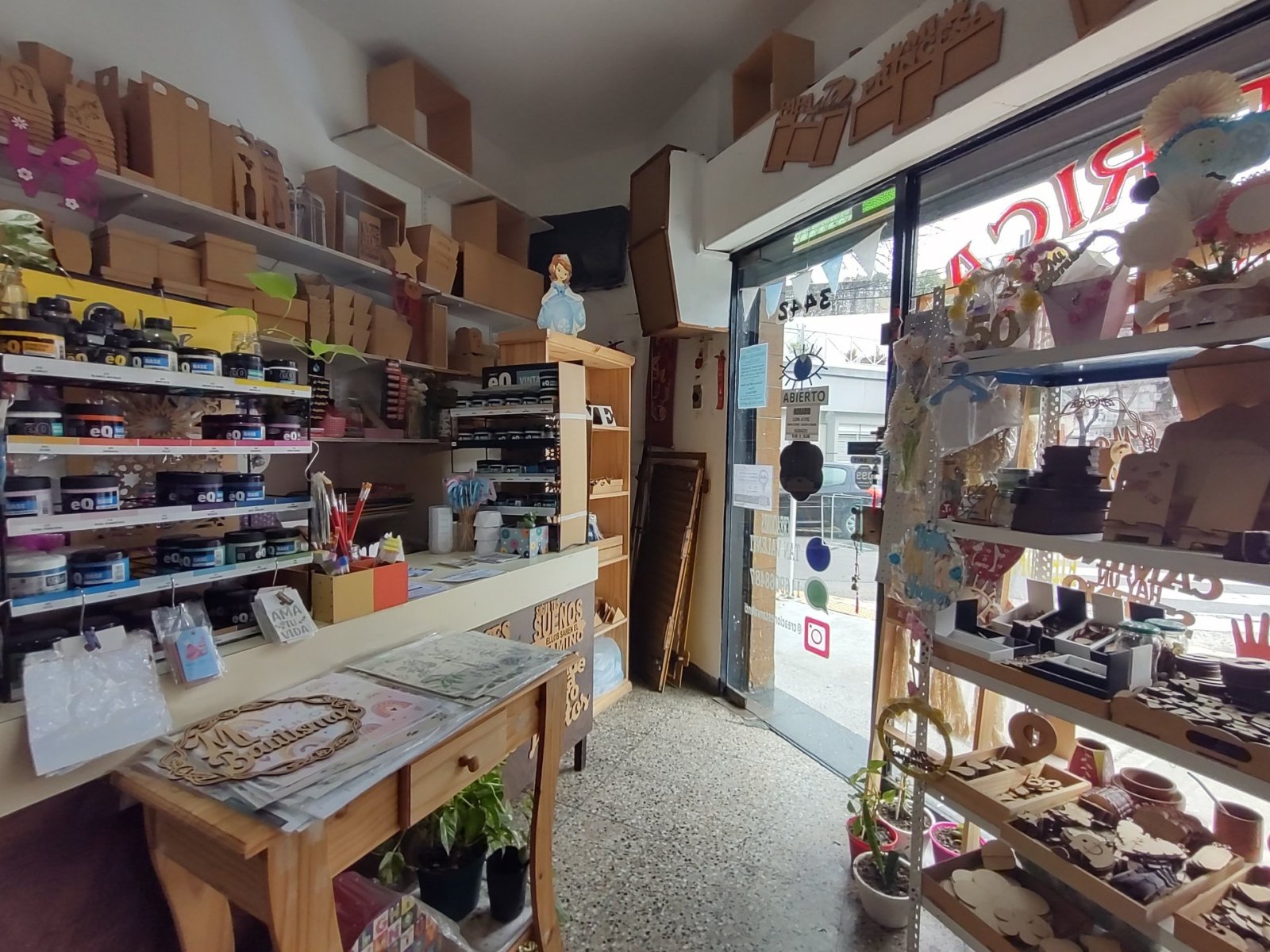 Local Comercial en Esquina sobre Avenida Alvarez Jonte. - 3