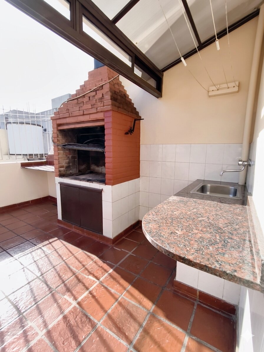 Triplex de 5 ambientes con terraza, parrilla y cochera en Mataderos - 34