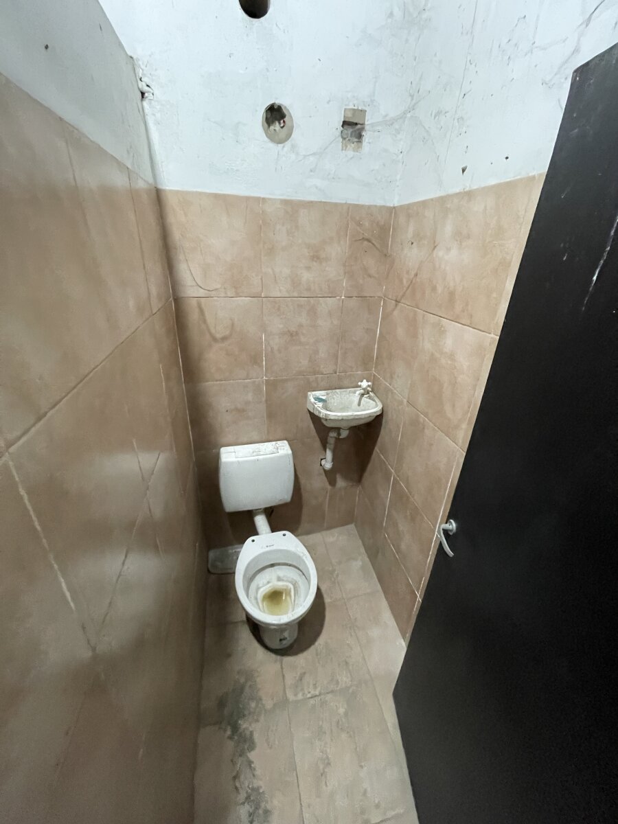 ALQUILER. SOBRE COSTANERA. 250 M2 CON 2 BAÑOS. LUZ TRIFASICA. 17 x 15 mt - 5
