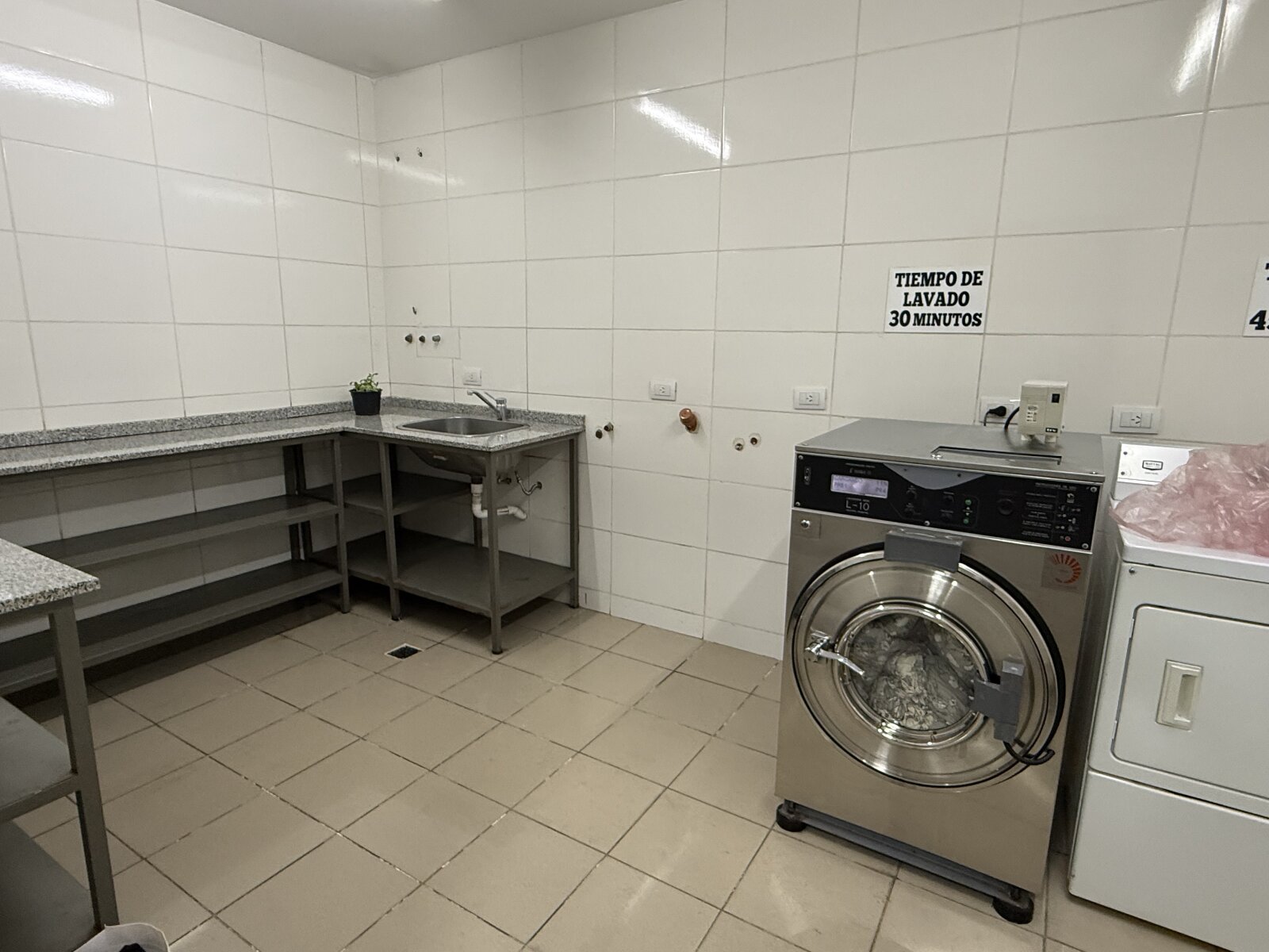 Departamento 2 dormitorios y 2 baños de cateoría en alquiler - 17