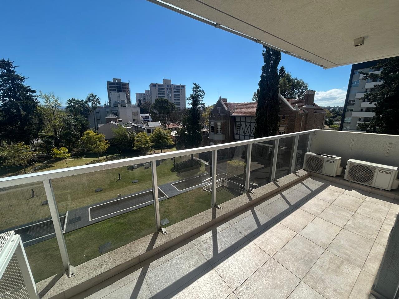 Departamento de 2 dormitorios en Alquiler con cochera ,Torre 4 vipComplejo Opera - Imagen 5