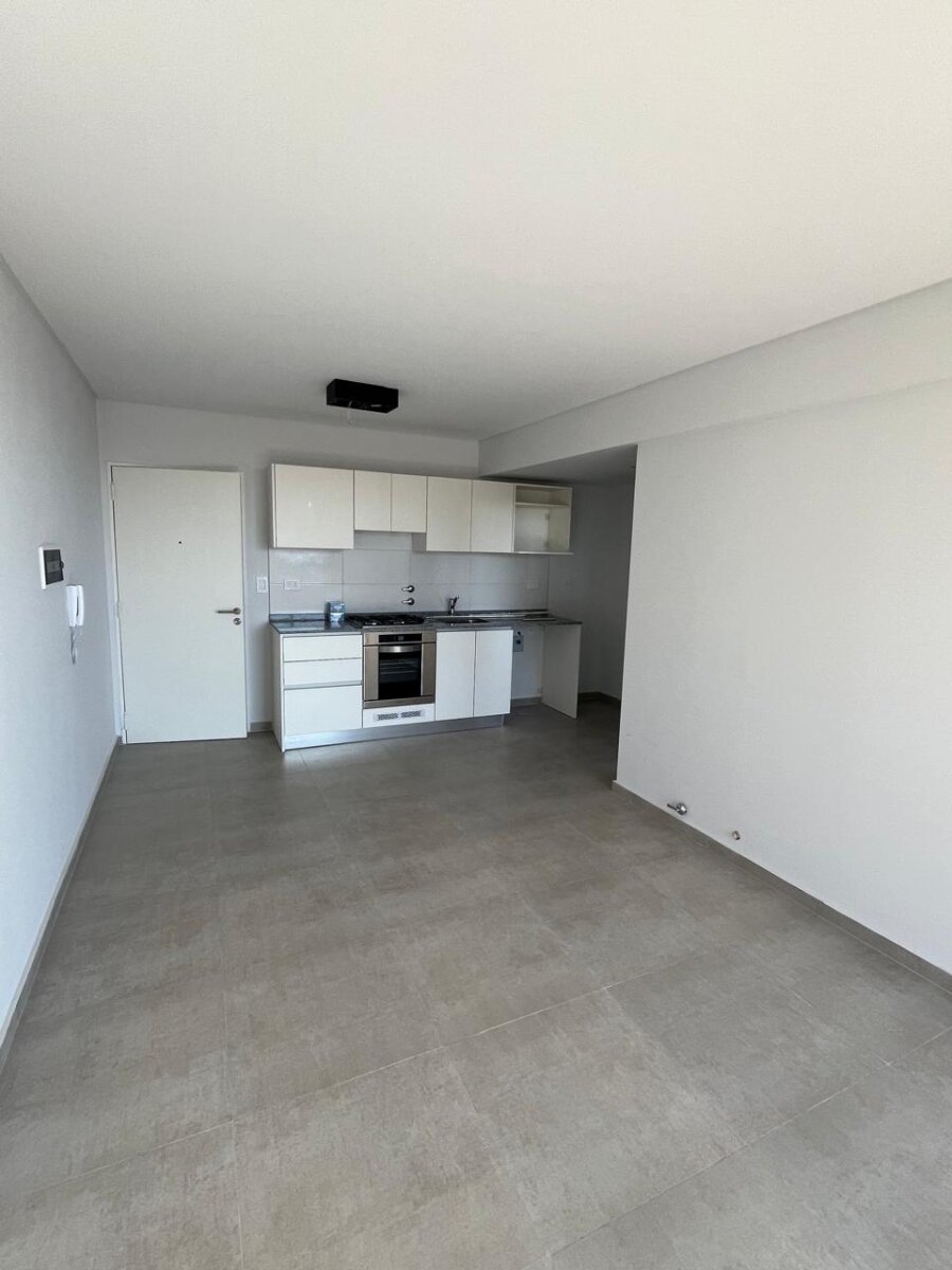 UN DORMITORIO CON BALCON + AMENITIES - 7