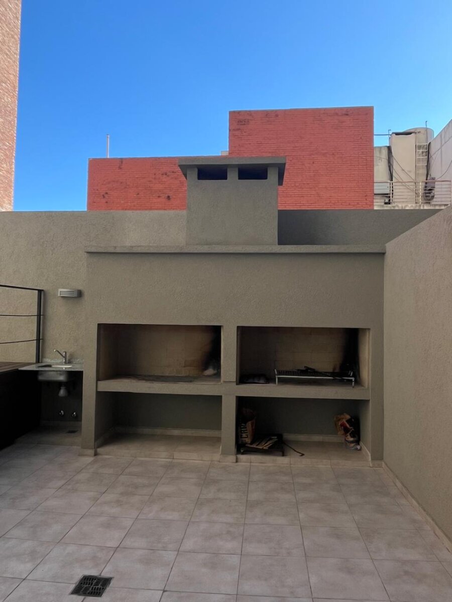 UN DORMITORIO CON BALCON + AMENITIES - 6