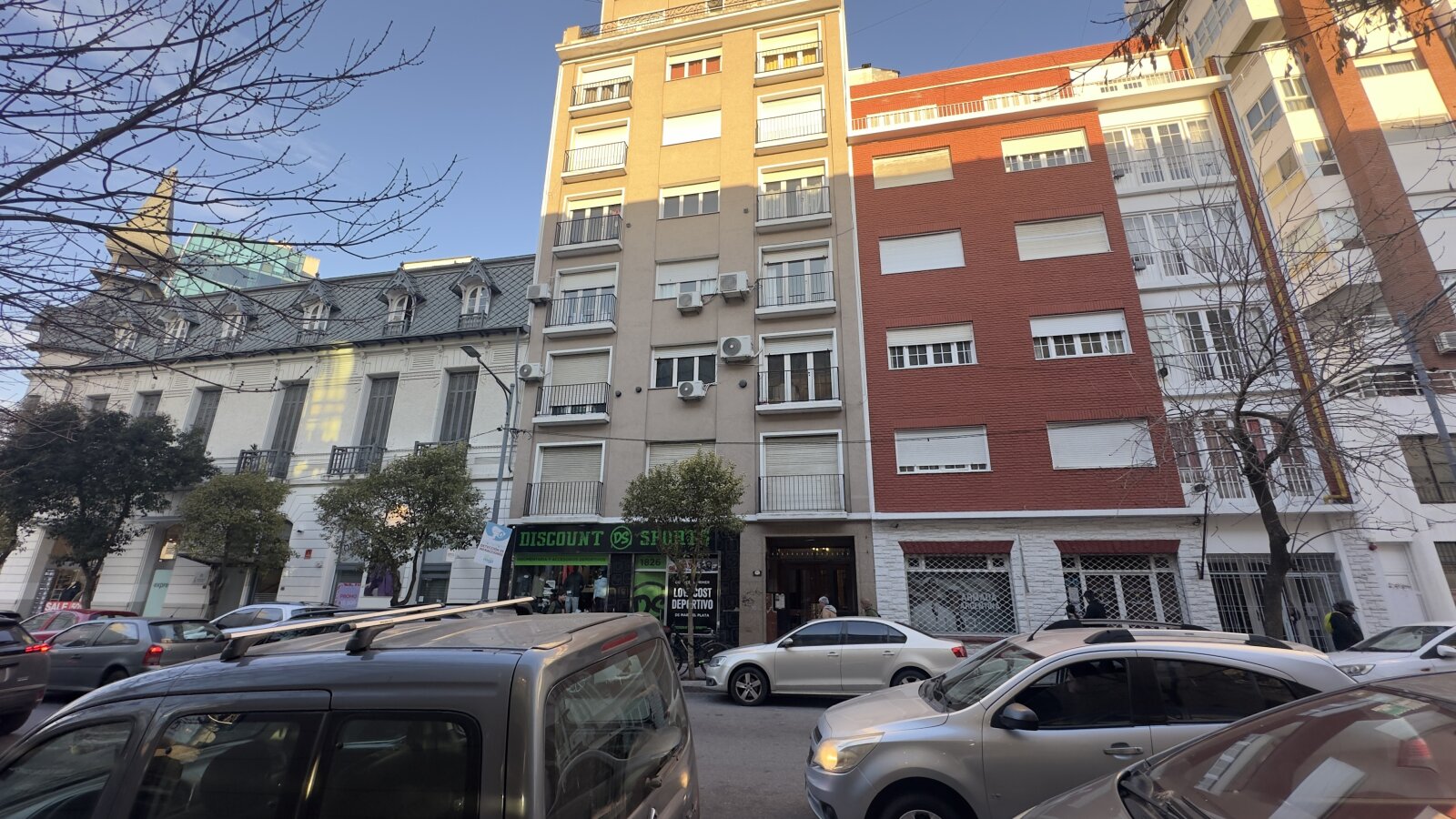 4 Ambientes al frente - Zona centro - 40