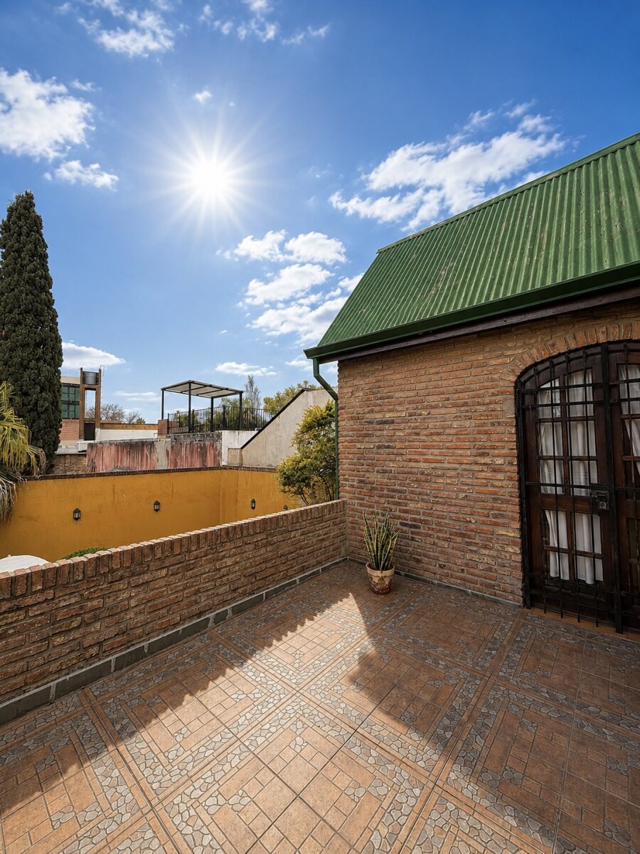 MUNIAGURRIA Y EVA PERON - CASA CON JARDÍN Y PARRILLERO - 25