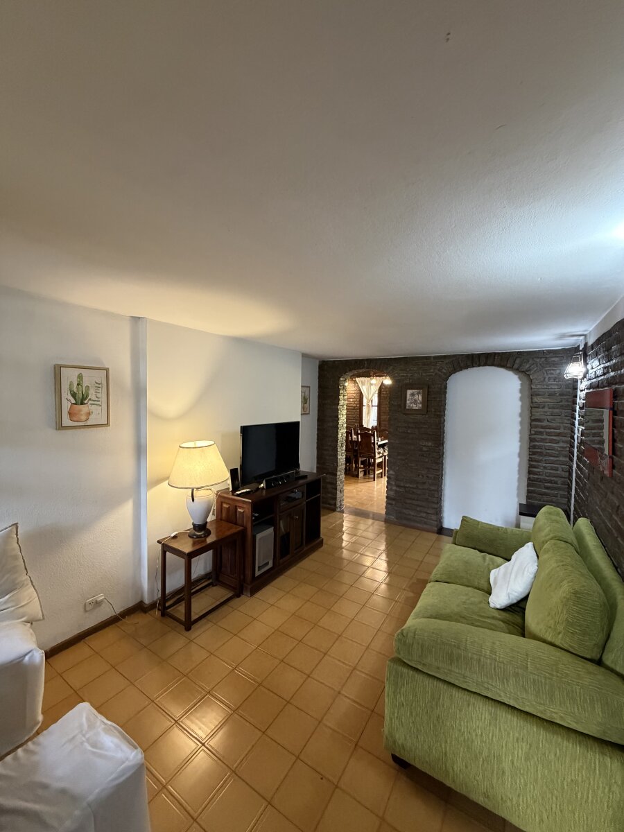 MUNIAGURRIA Y EVA PERON - CASA CON JARDÍN Y PARRILLERO - 7