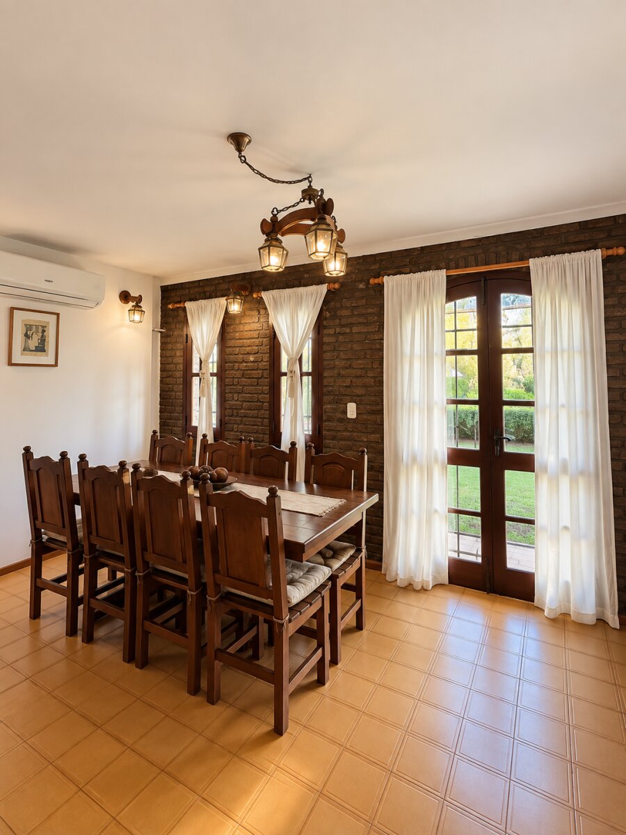 MUNIAGURRIA Y EVA PERON - CASA CON JARDÍN Y PARRILLERO — foto 3