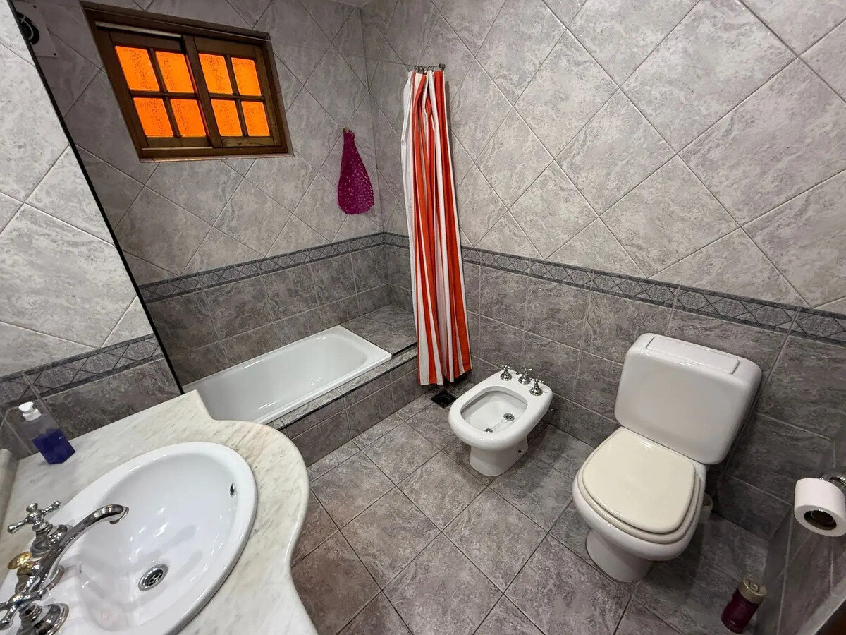 Venta Chalet Pileta Lomas De Zamora Apto Credito Permuta — foto 9