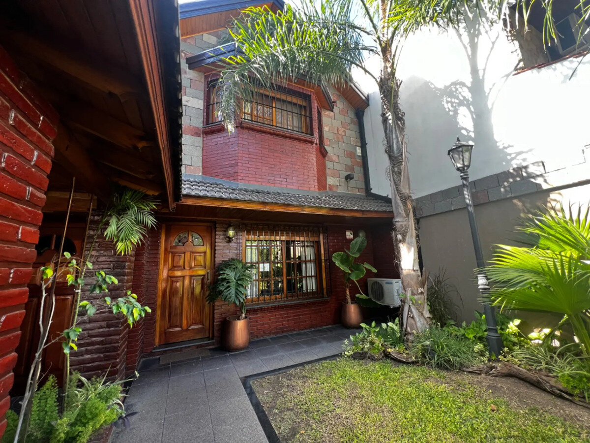 Venta Casa Chalet Parrilla Pileta Apto Credito Banfield — foto 2