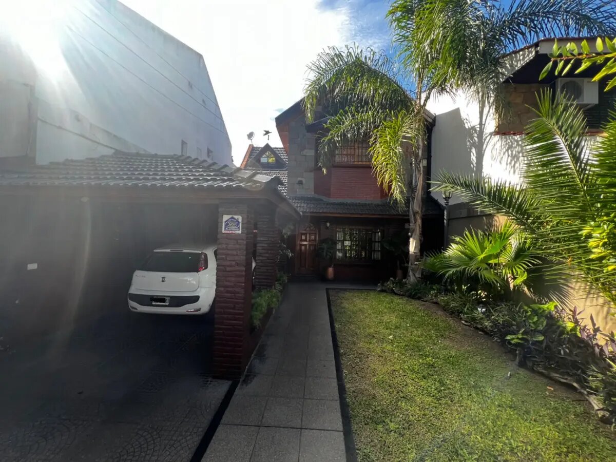Venta Casa Chalet Parrilla Pileta Apto Credito Banfield — foto 3