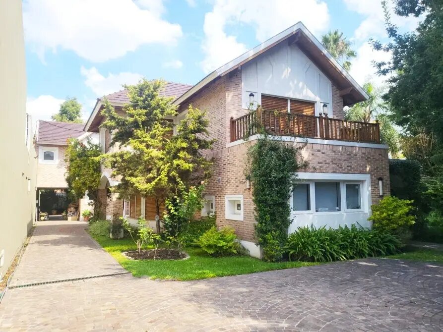 Venta Casa Chalet Parque Pileta Lomas De Zamora