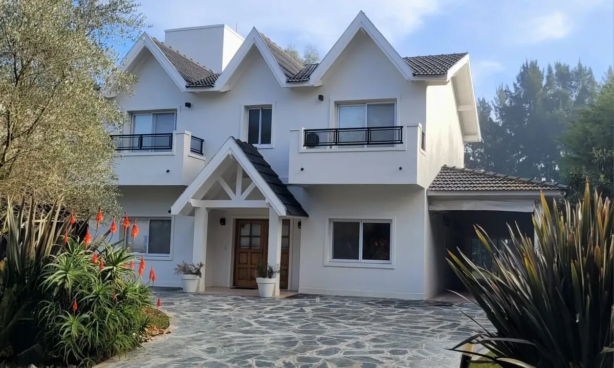 Venta Casa 8 Ambientes Barrio El Lauquen - 2