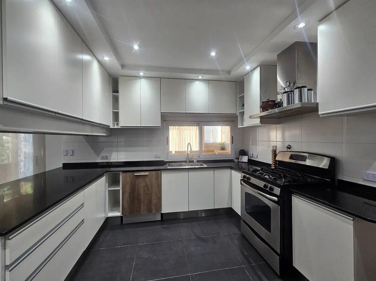 Venta Casa 8 Ambientes Barrio El Lauquen - 11