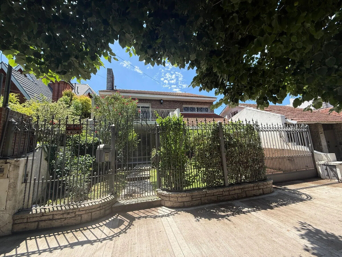 Venta Casa Chalet Parque Pileta Banfield Crédito Permuta — foto 2